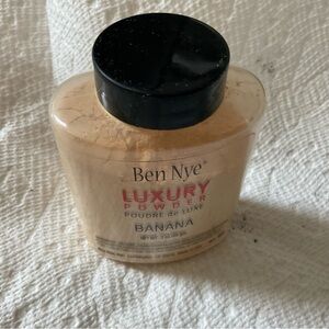 Ben Nye Luxury Powder - Banana